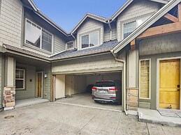 Foxpoint Cottage 3 Bedroom Townhouse by RedAwning