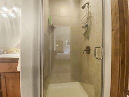 Foxpoint Cottage 3 Bedroom Townhouse by RedAwning