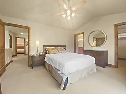 Foxpoint Cottage 3 Bedroom Townhouse by RedAwning