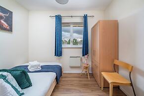 Cozy 2 bed Room Flat, Walking Distance From Excel
