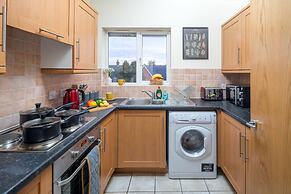 Cozy 2 bed Room Flat, Walking Distance From Excel