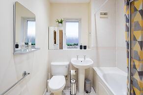 Cozy 2 bed Room Flat, Walking Distance From Excel