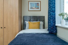 Cozy 2 bed Room Flat, Walking Distance From Excel