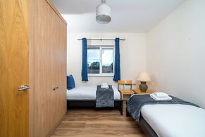 Cozy 2 bed Room Flat, Walking Distance From Excel