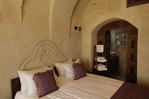 Ada Cave Suites Hotel