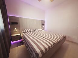 Elegant and Spacious Apartment With Sea Vieuw