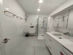 Elegant and Spacious Apartment With Sea Vieuw