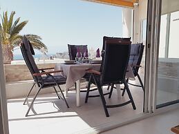 Elegant and Spacious Apartment With Sea Vieuw