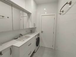 Elegant and Spacious Apartment With Sea Vieuw