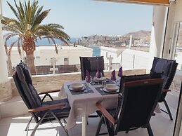 Elegant and Spacious Apartment With Sea Vieuw