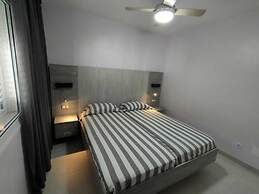 Elegant and Spacious Apartment With Sea Vieuw