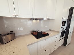 Elegant and Spacious Apartment With Sea Vieuw