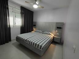 Elegant and Spacious Apartment With Sea Vieuw