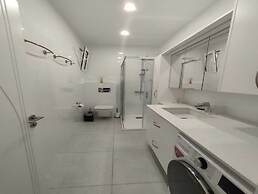 Elegant and Spacious Apartment With Sea Vieuw