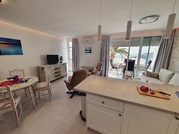Elegant and Spacious Apartment With Sea Vieuw