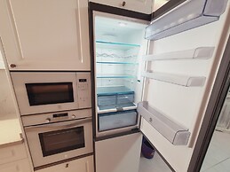 Elegant and Spacious Apartment With Sea Vieuw