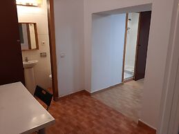Interior Central El Born 12