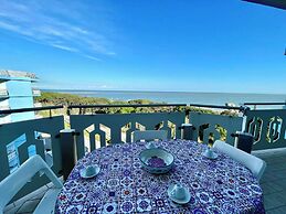 Sea View Apartment With Shared Pool
