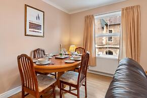 Arcadia House - Lovely Apartment Close to Beaches Harbour and Town Cen