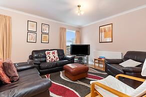 Arcadia House - Lovely Apartment Close to Beaches Harbour and Town Cen