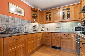 Arcadia House - Lovely Apartment Close to Beaches Harbour and Town Cen