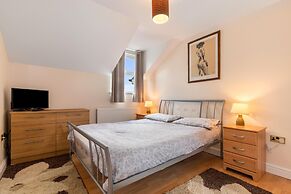 Arcadia House - Lovely Apartment Close to Beaches Harbour and Town Cen