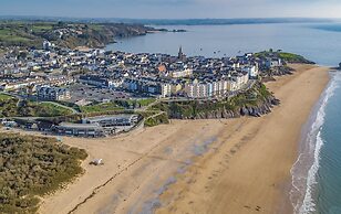 Arcadia House - Lovely Apartment Close to Beaches Harbour and Town Cen