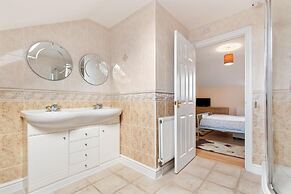 Arcadia House - Lovely Apartment Close to Beaches Harbour and Town Cen