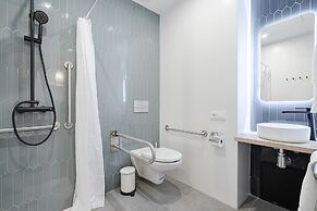 Color Apartments by Olala Homes