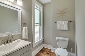 Recently Renovated Home In The Heart Of Bellevue! 2 Bedroom Home by Re