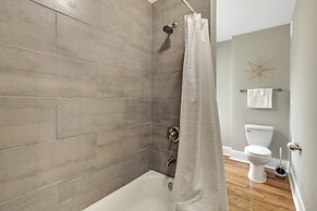 Recently Renovated Home In The Heart Of Bellevue! 2 Bedroom Home by Re