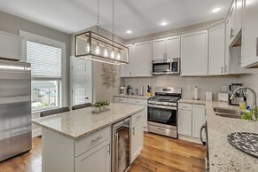 Recently Renovated Home In The Heart Of Bellevue! 2 Bedroom Home by Re