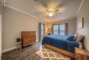 Faust St Haus Dt 306 2 Bedroom Home by Redawning