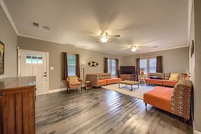 Faust St Haus Dt 306 2 Bedroom Home by Redawning