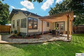 Faust St Haus Dt 306 2 Bedroom Home by Redawning