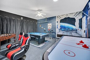 Stunning Villa! Sweeping Views of Florida Nature and Fantastic Game Ro