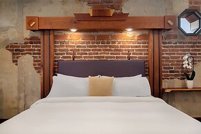 The Horton Hotel and Rooftop Lounge
