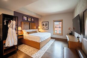The Horton Hotel and Rooftop Lounge