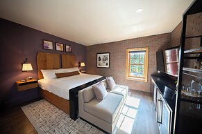 The Horton Hotel and Rooftop Lounge