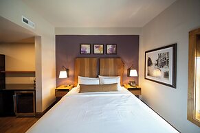 The Horton Hotel and Rooftop Lounge