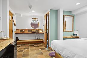 The Horton Hotel and Rooftop Lounge