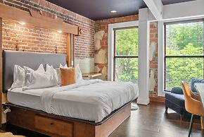 The Horton Hotel and Rooftop Lounge