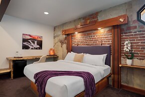 The Horton Hotel and Rooftop Lounge