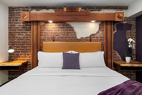 The Horton Hotel and Rooftop Lounge