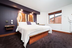 The Horton Hotel and Rooftop Lounge