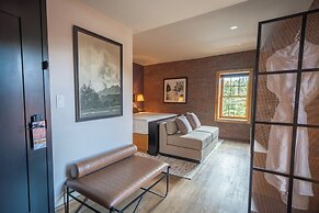 The Horton Hotel and Rooftop Lounge