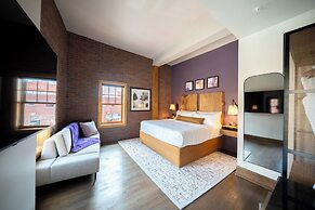 The Horton Hotel and Rooftop Lounge