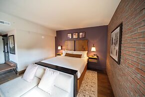 The Horton Hotel and Rooftop Lounge