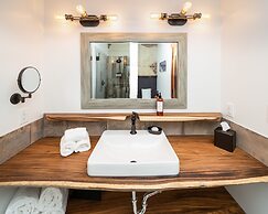 The Horton Hotel and Rooftop Lounge