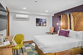 The Horton Hotel and Rooftop Lounge